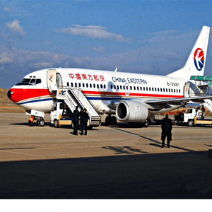 白云机场货运航空快运业稳步发展的原因是什么？